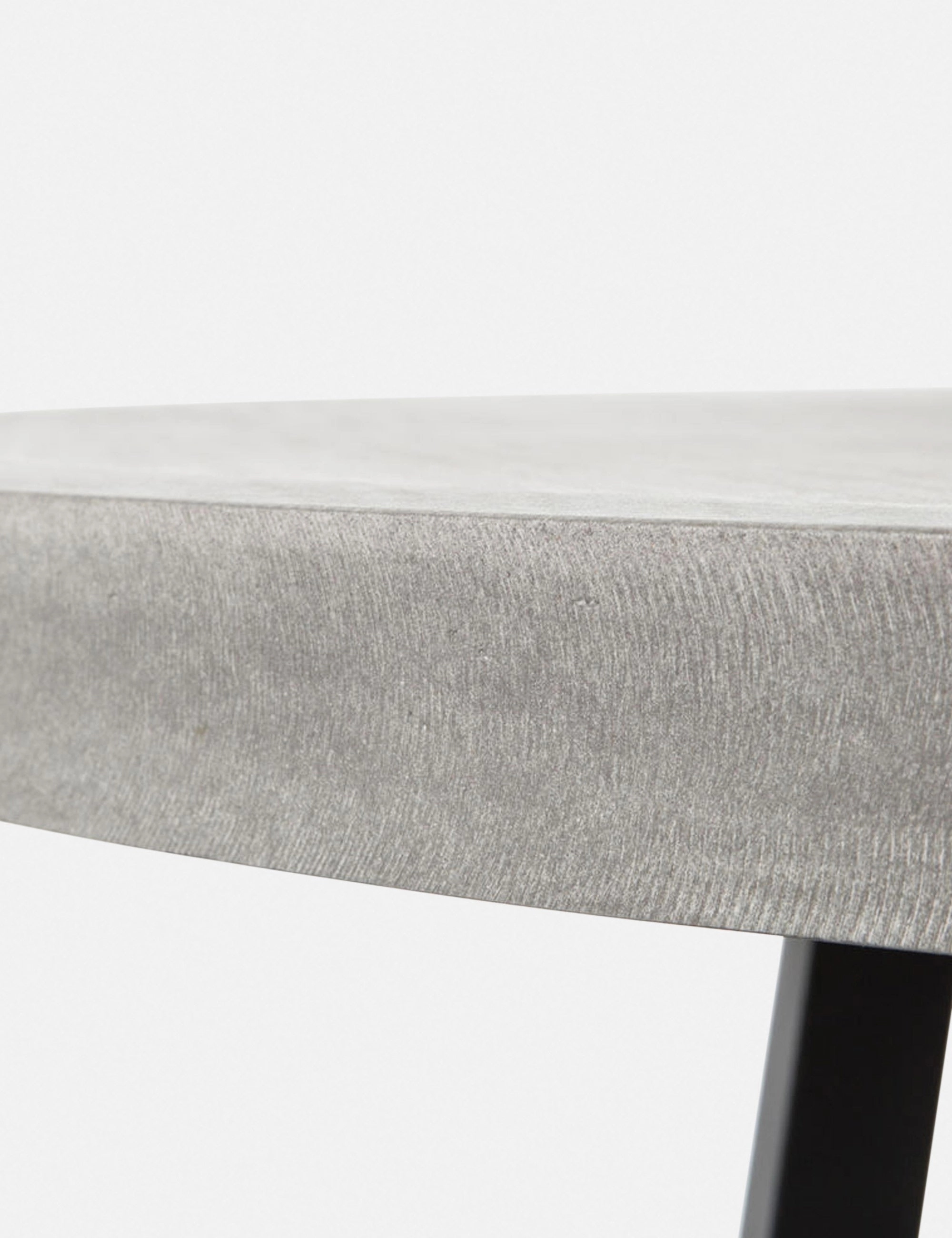 Agatha Indoor / Outdoor Round Dining Table