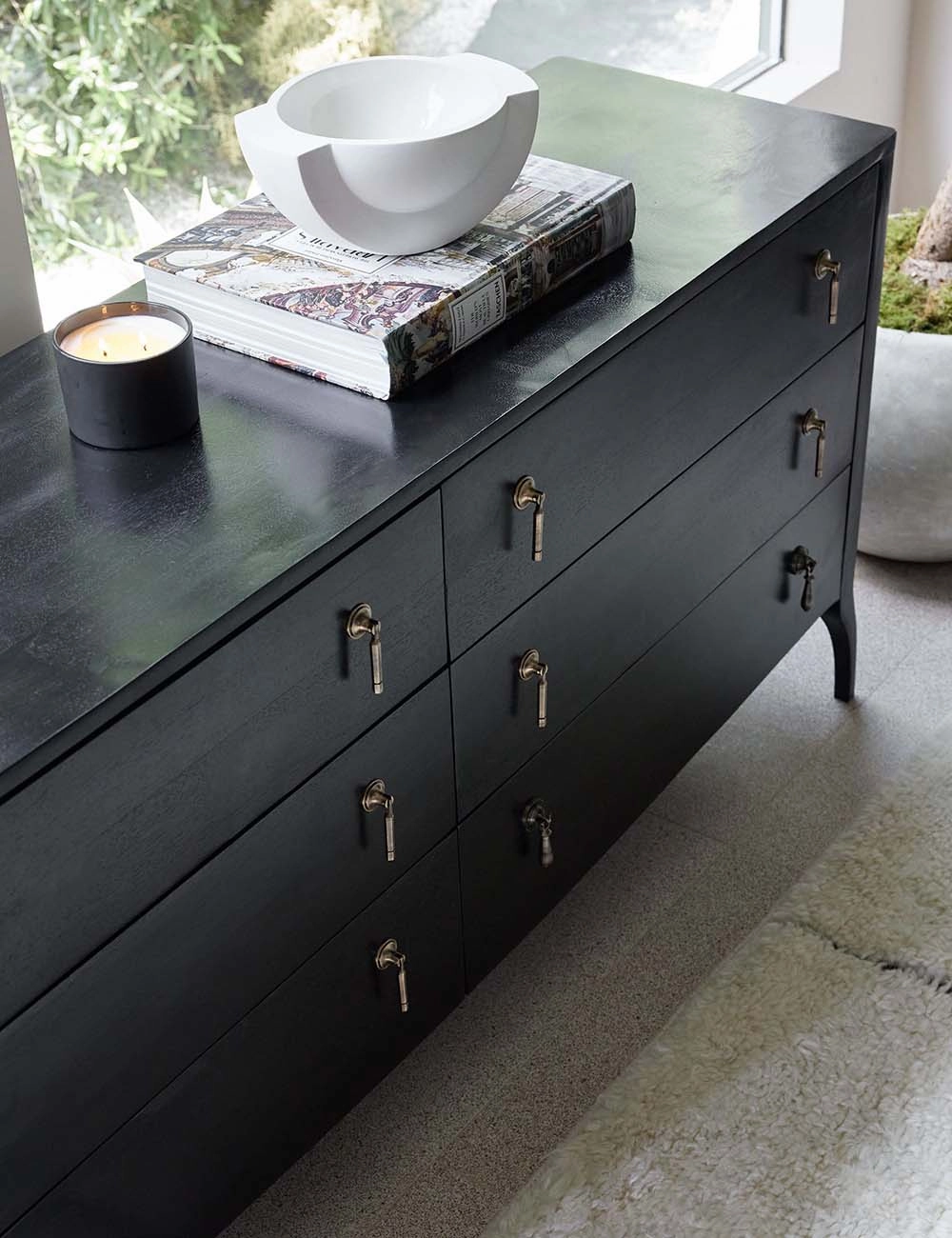 Anabella Dresser