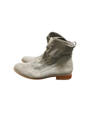 Boots Ankle Flats By Clarks In Grey, Size: 9.5 clarks