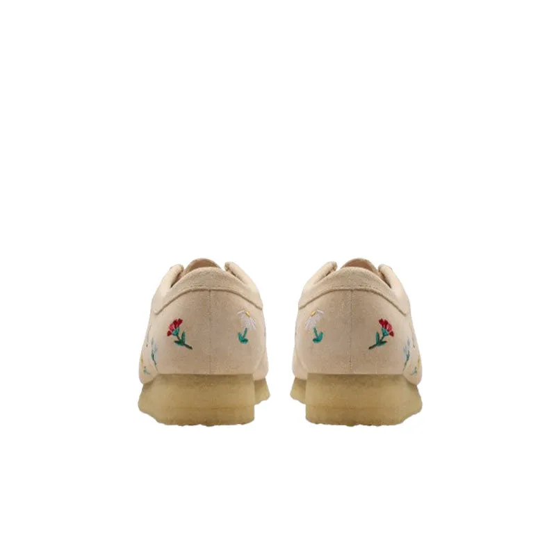 Clarks Women's Wallabee Taupe Embroidery brown 2680171