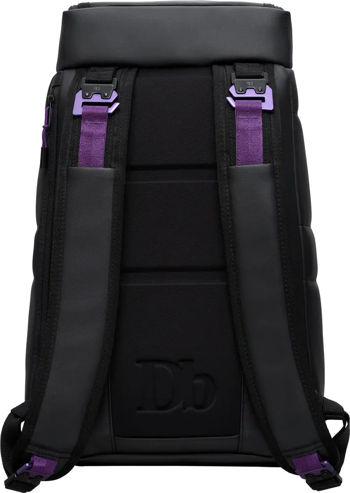 D_b_  Hugger 1st Generation Backpack 20L Bags Db