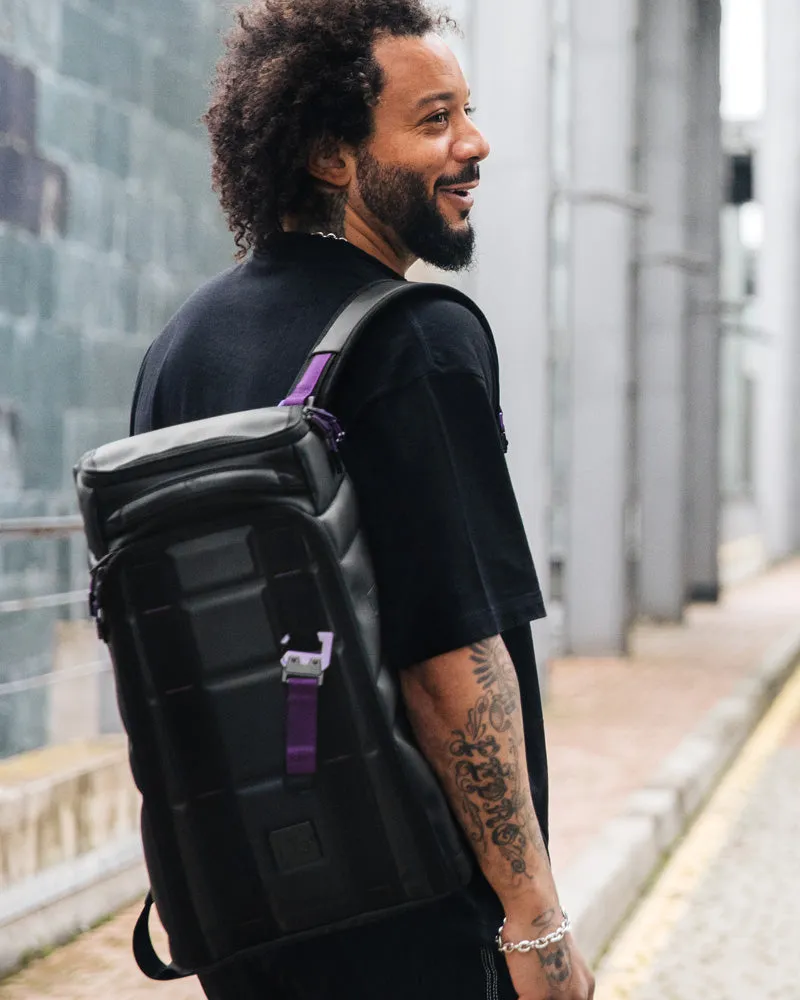 D_b_  Hugger 1st Generation Backpack 20L Bags Db