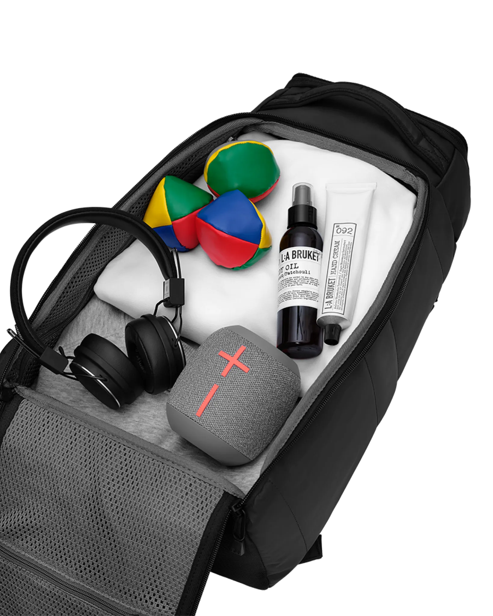 D_b_  Hugger 1st Generation Backpack 20L Bags Db