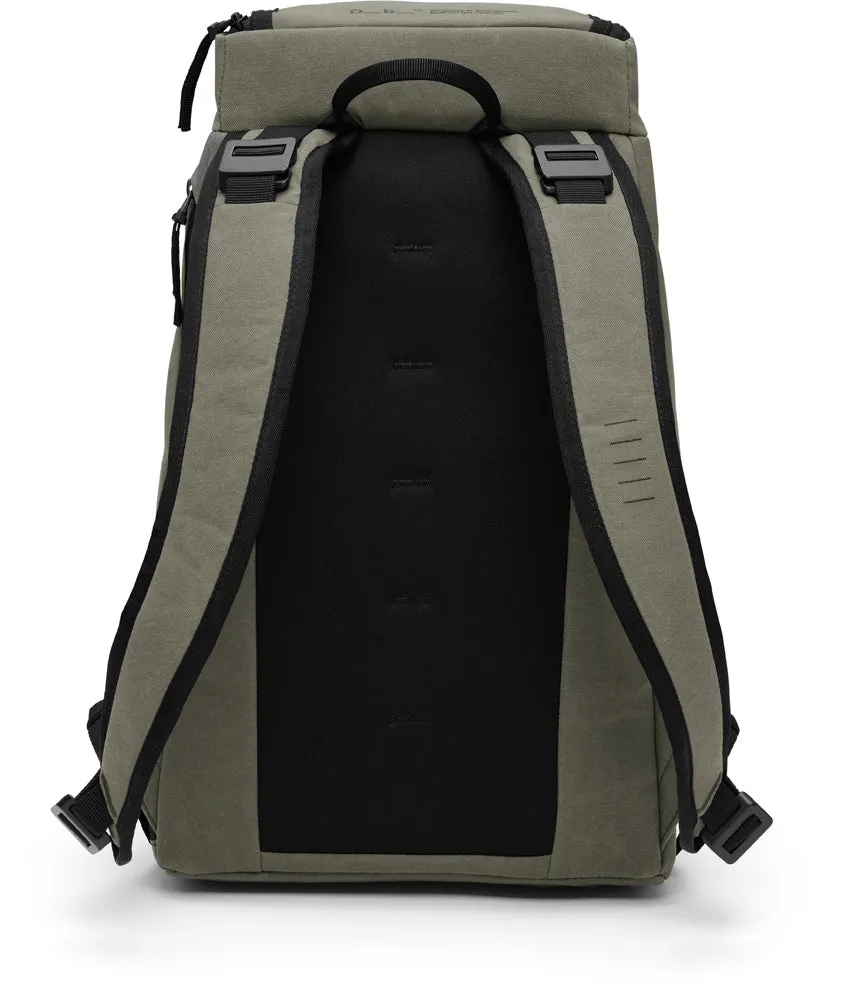 D_b_ Hugger Backpack 20L Bags Db