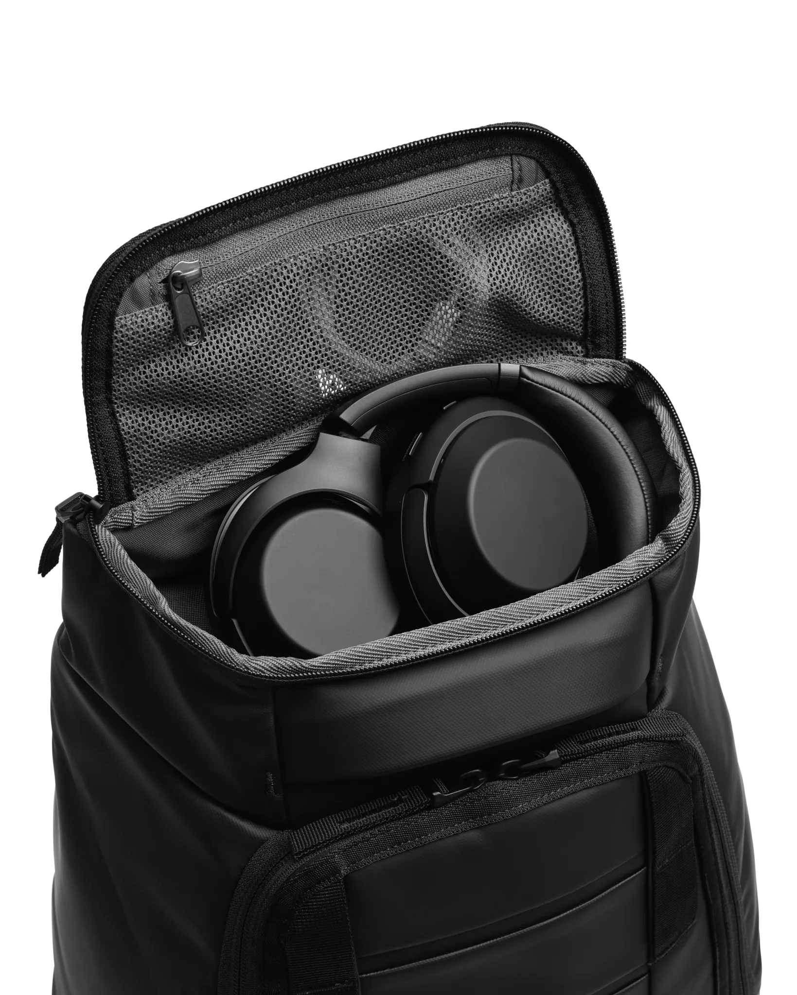 D_b_ Hugger Backpack 25L Bags Db