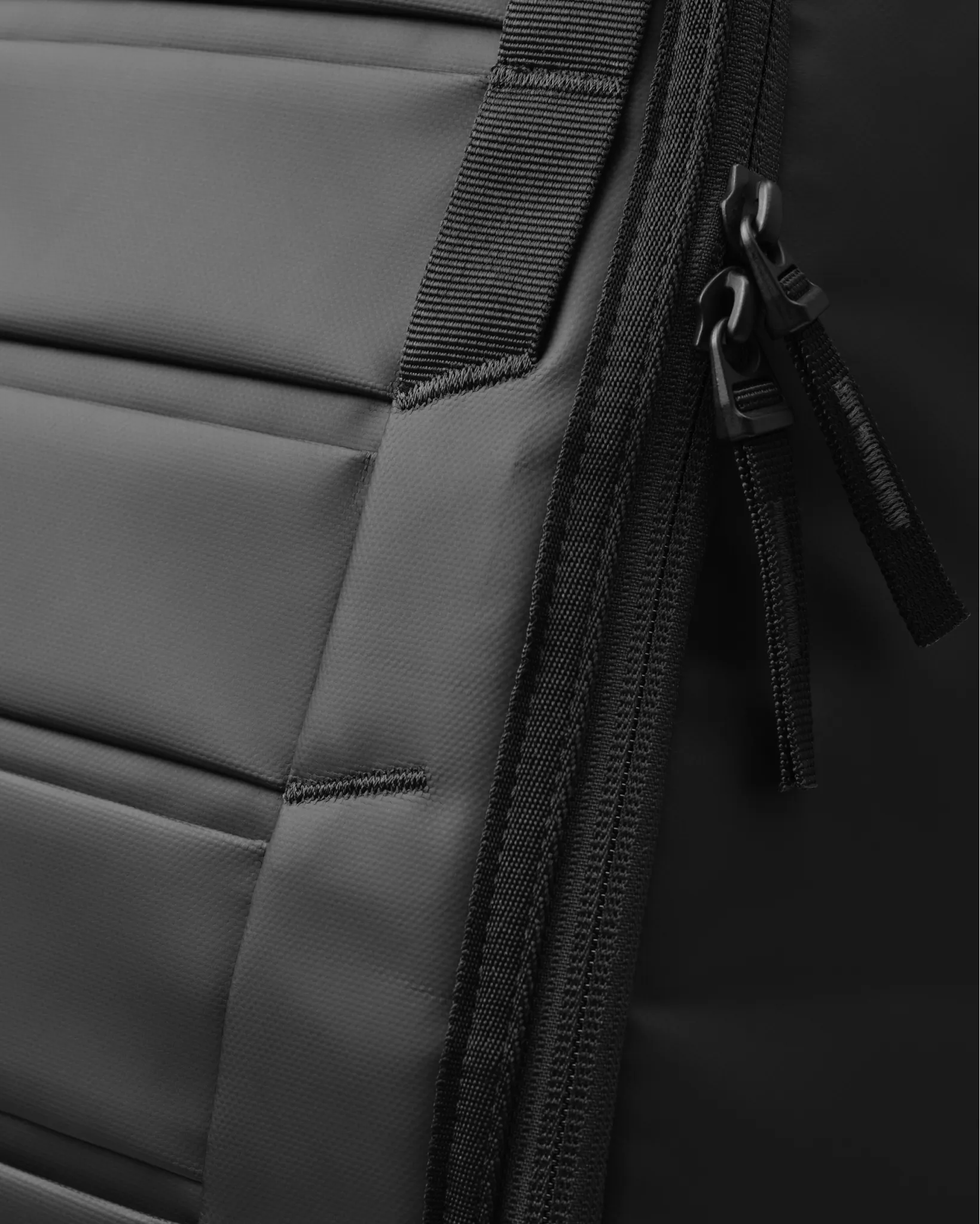 D_b_ Hugger Backpack 25L Bags Db