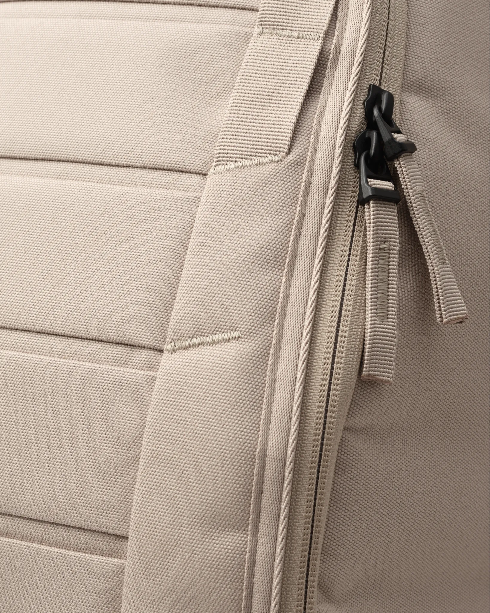 D_b_ Hugger Backpack 25L Bags Db