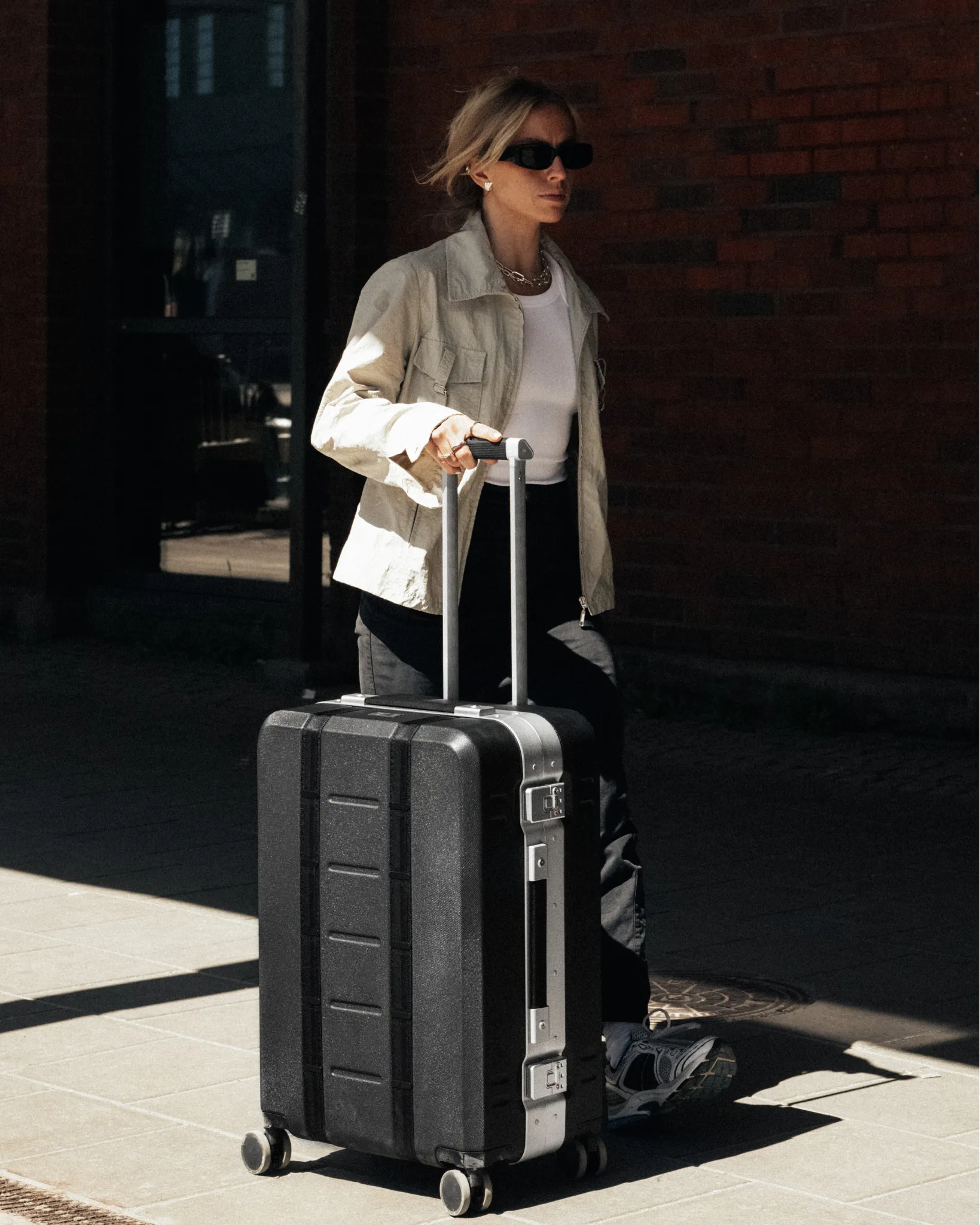 D_b_ Ramverk Pro Medium Check In Spinner Luggage Bags Db