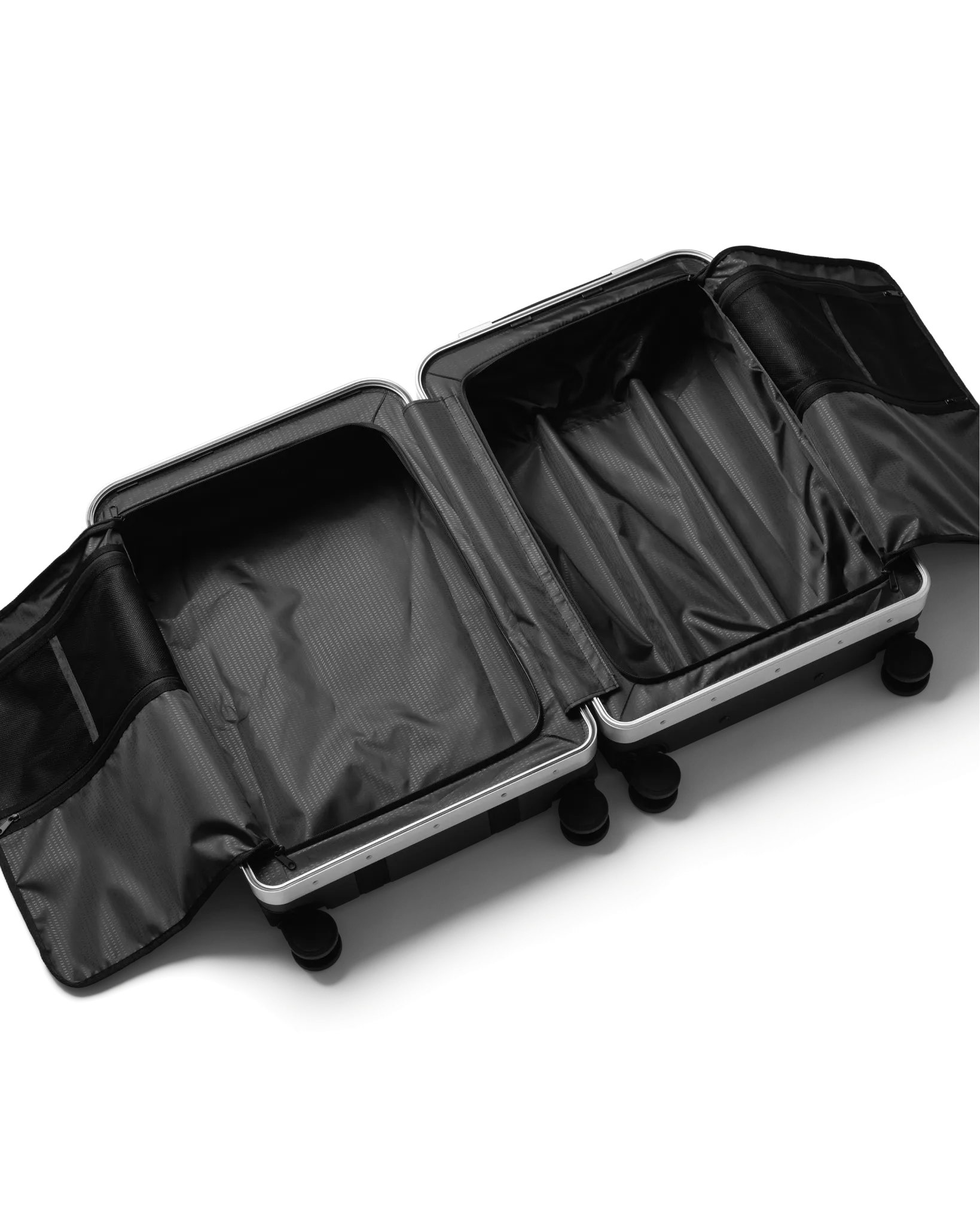 D_b_ Ramverk Pro Medium Check In Spinner Luggage Bags Db