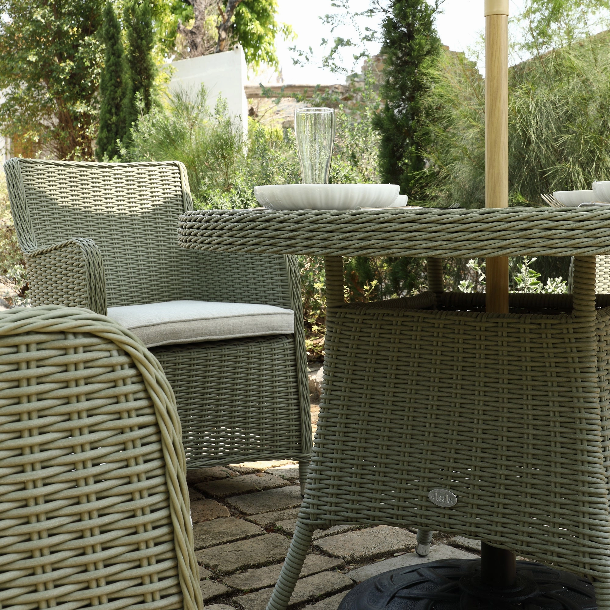 Hampshire 4-Seater Round Wicker Rattan Dining Set, Desert Sage