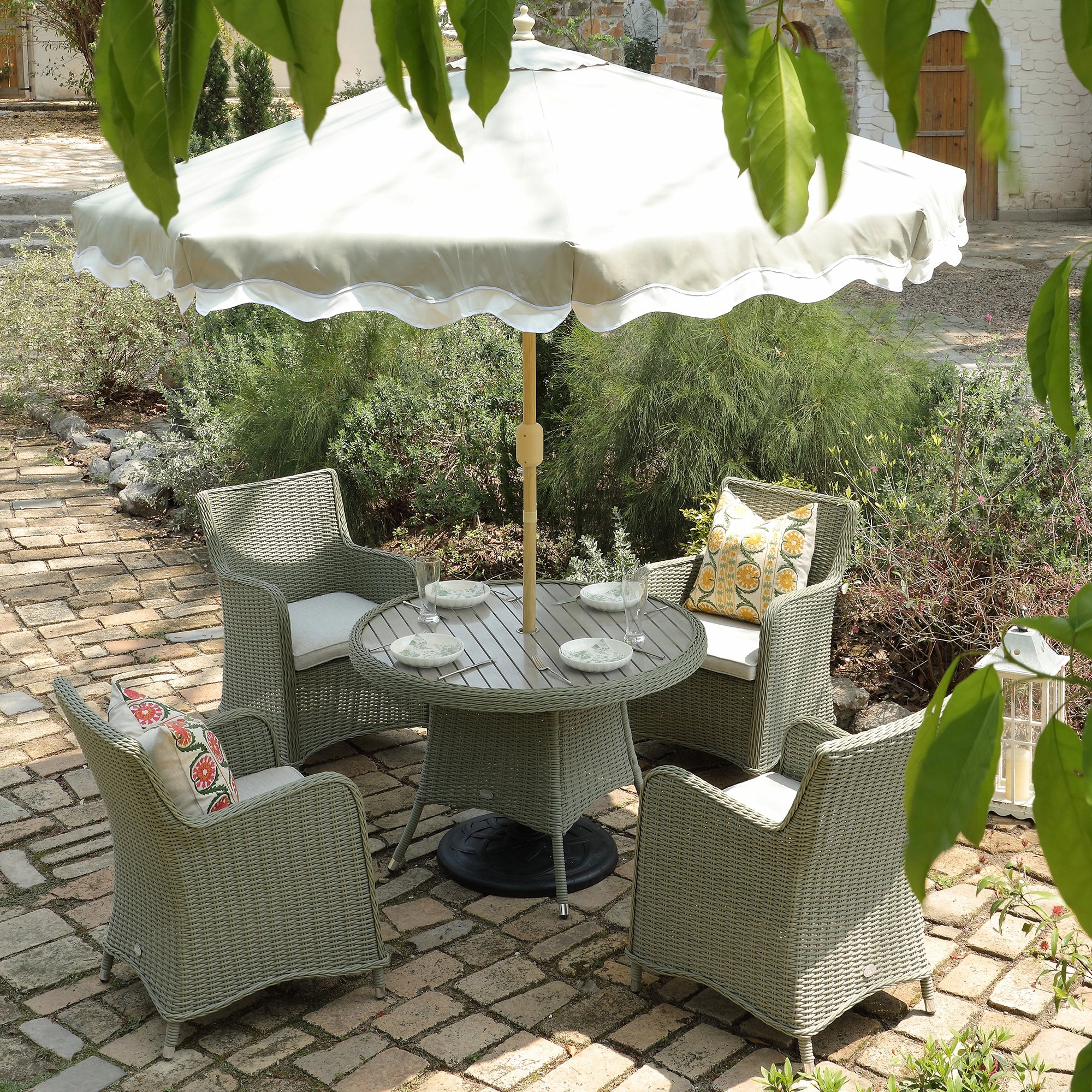 Hampshire 4-Seater Round Wicker Rattan Dining Set, Desert Sage