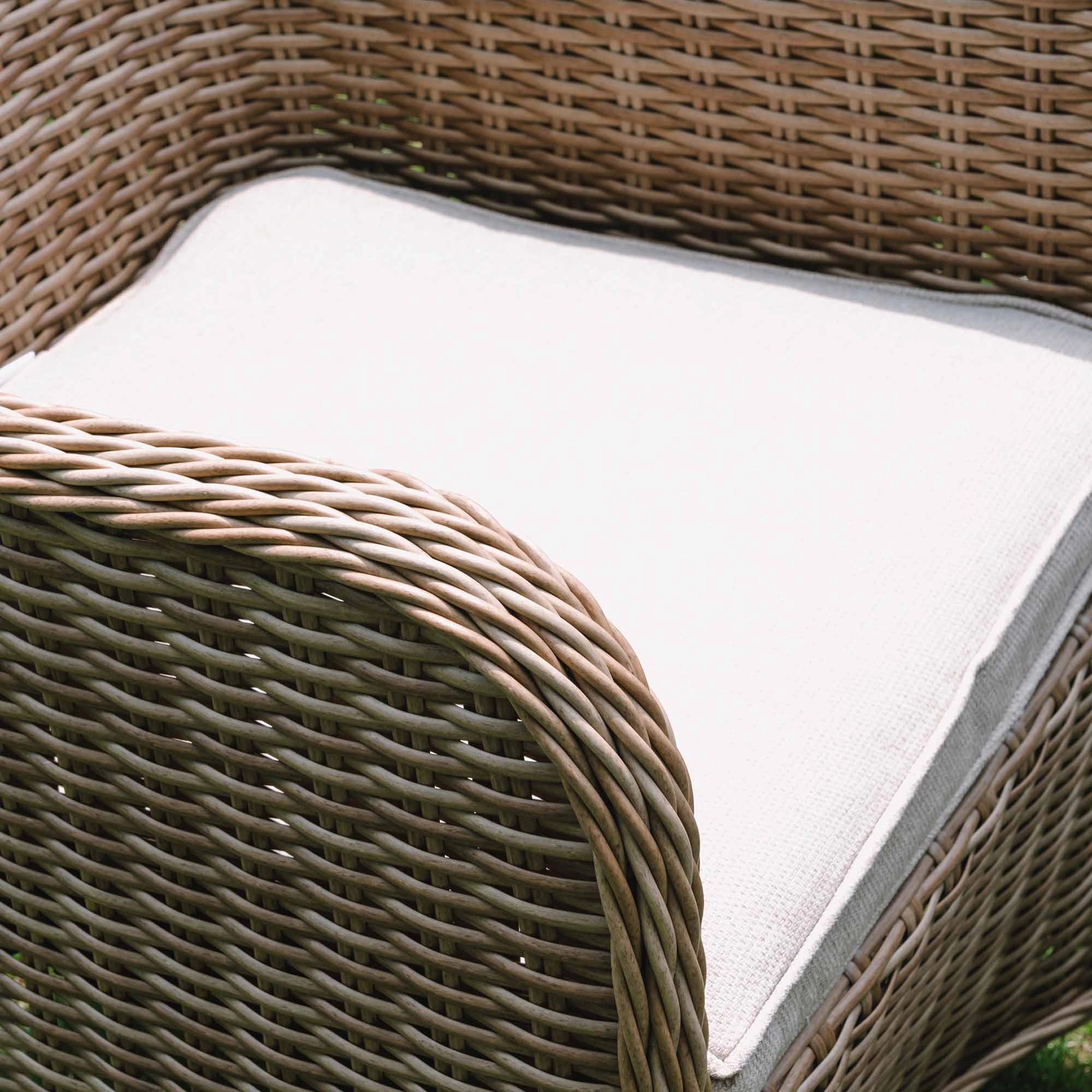 Hampshire 4-Seater Round Wicker Rattan Dining Set, Natural