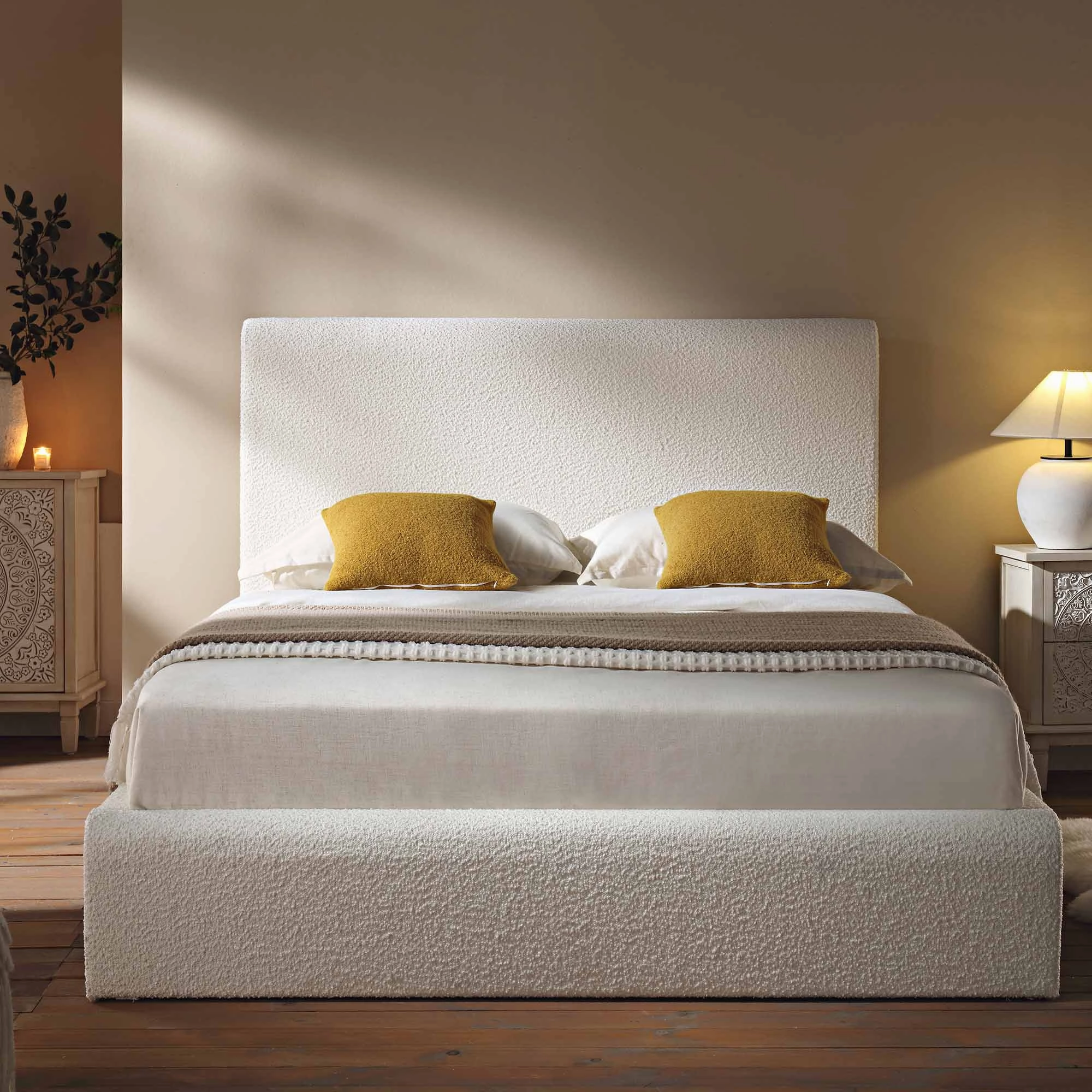 Hampstead Ecru Boucle Curved Bed with 4-Drawer Storage