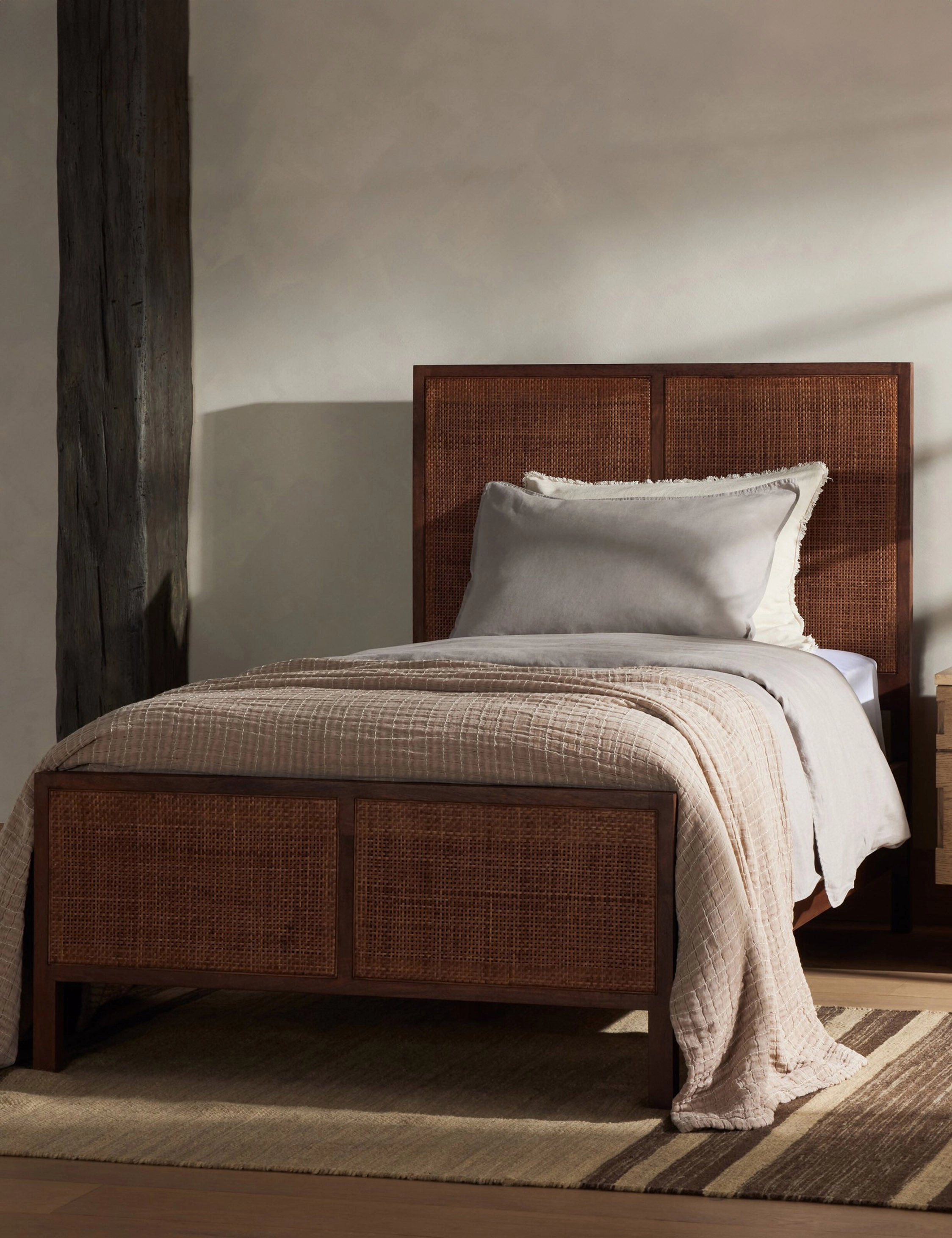 Hannah Platform Bed