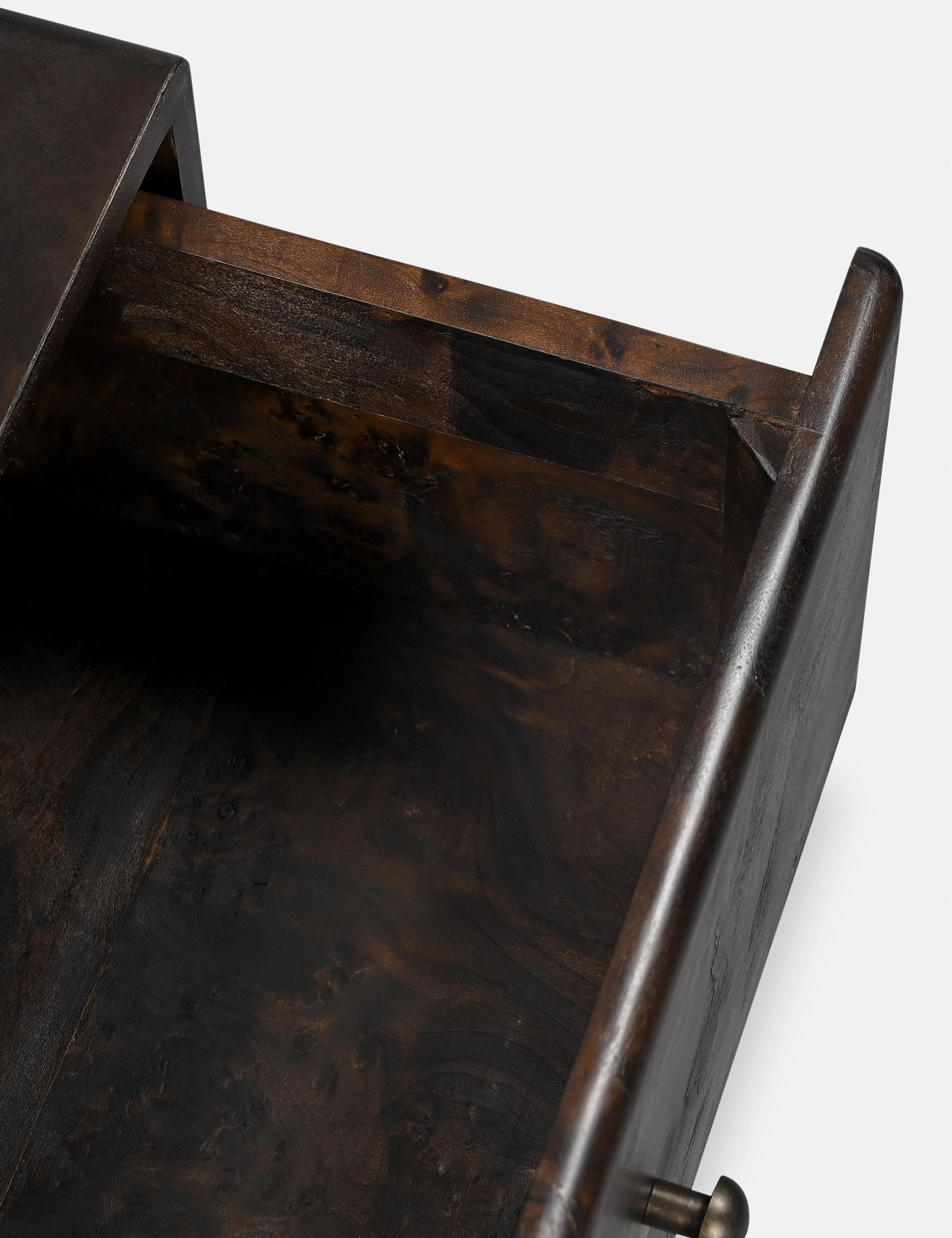 Hobbes Dresser