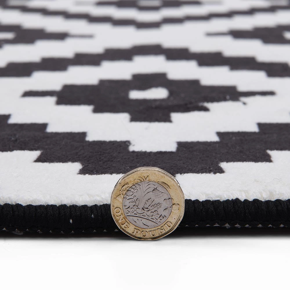 Illusion Monochrome Printed Rug 140 x 200 cm