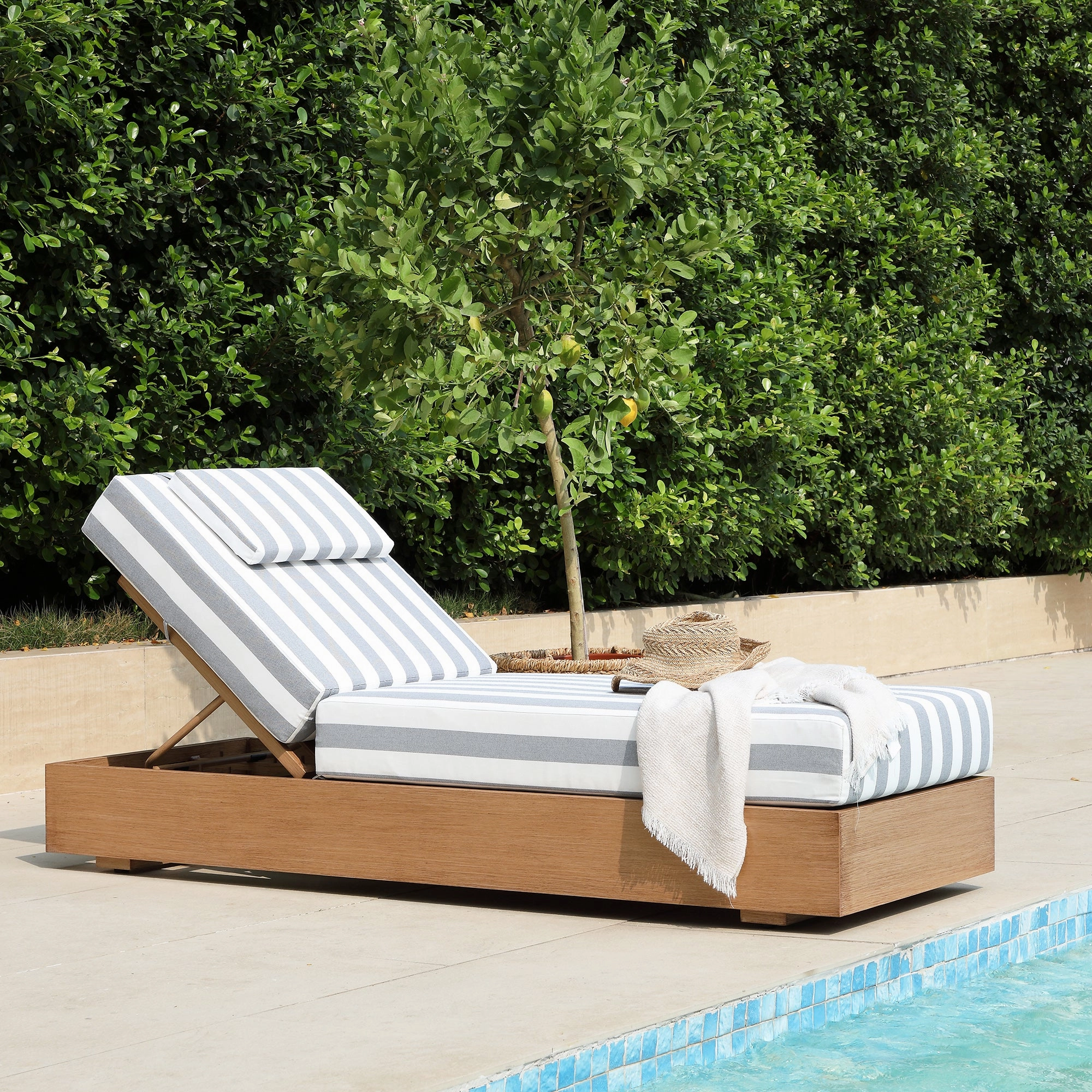 Jardin Aluminium Outdoor Sun Lounger, Natural with Blue Stripes
