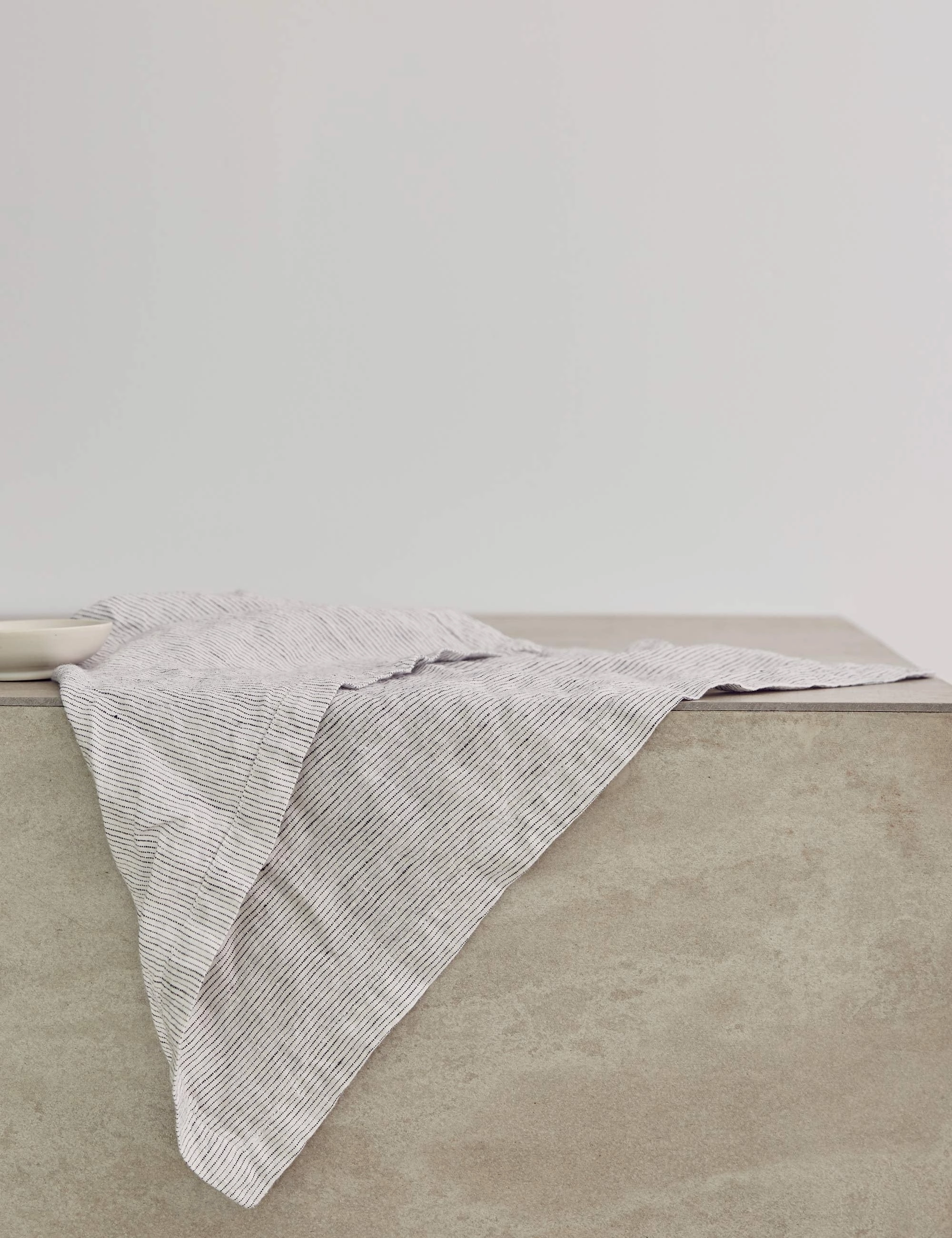 Linen Table Napkins (Set of 4) by Cultiver