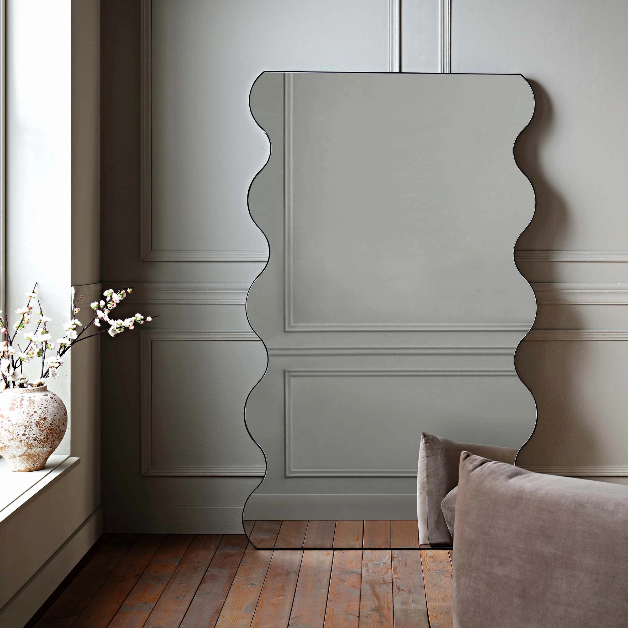 Luisa Wavy Curved Full length Mirror 180 x 110 cm, Black
