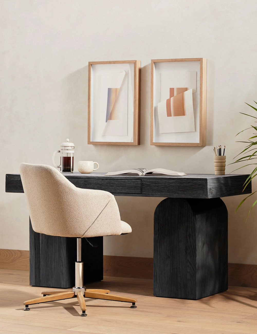 Mags Desk