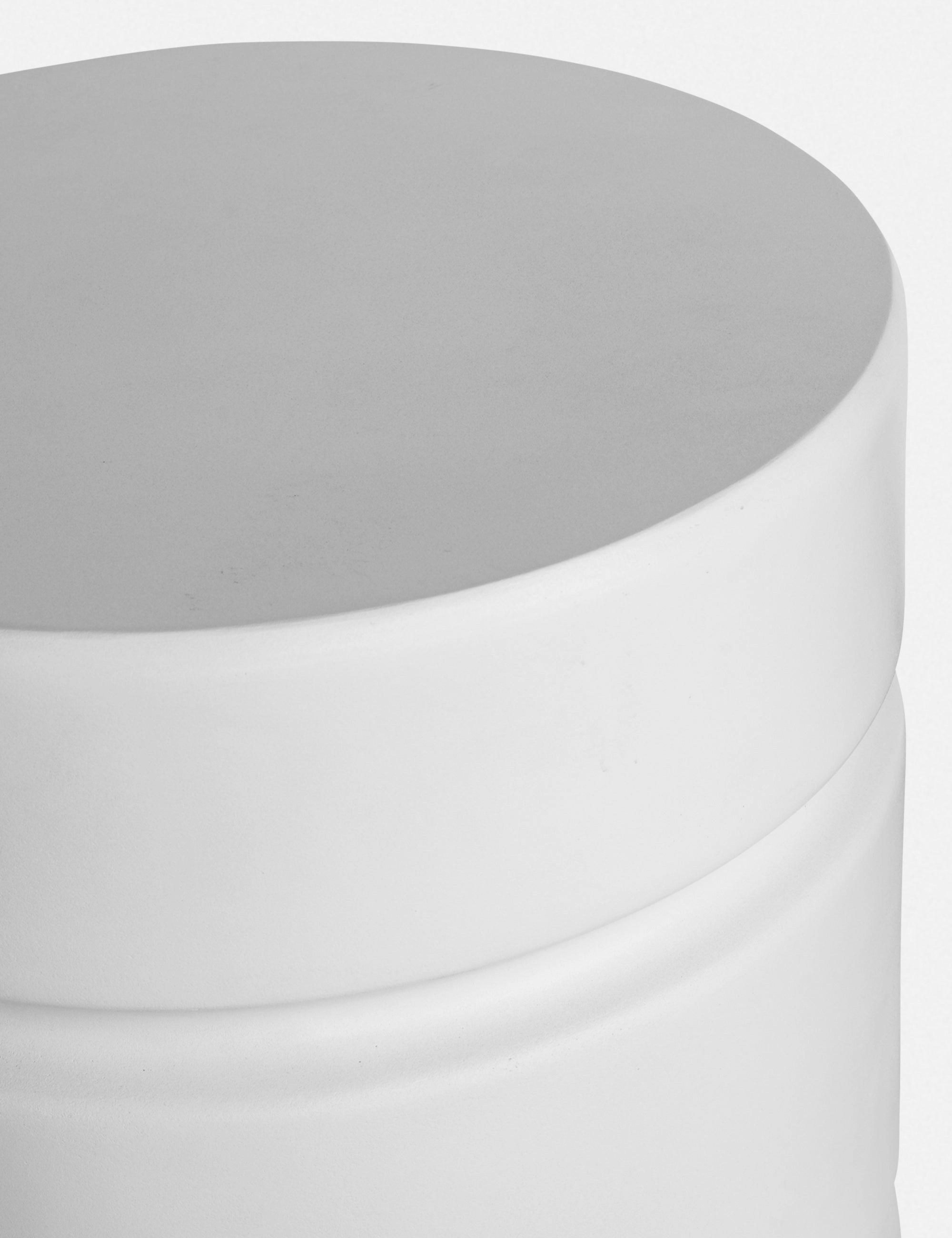 Marke Indoor / Outdoor Round Side Table