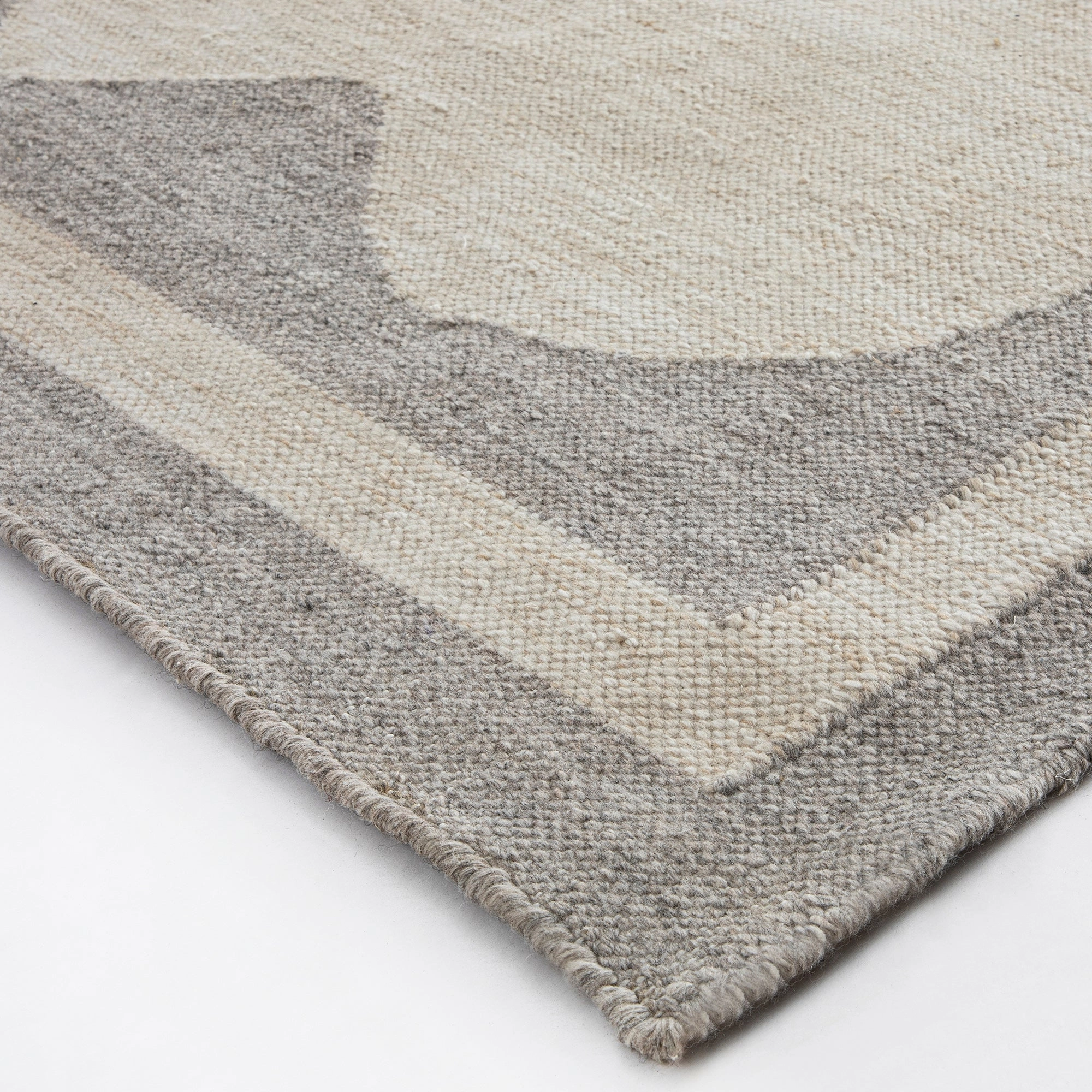 Matilda Grey Scallop Border Indoor Outdoor Handwoven Rug