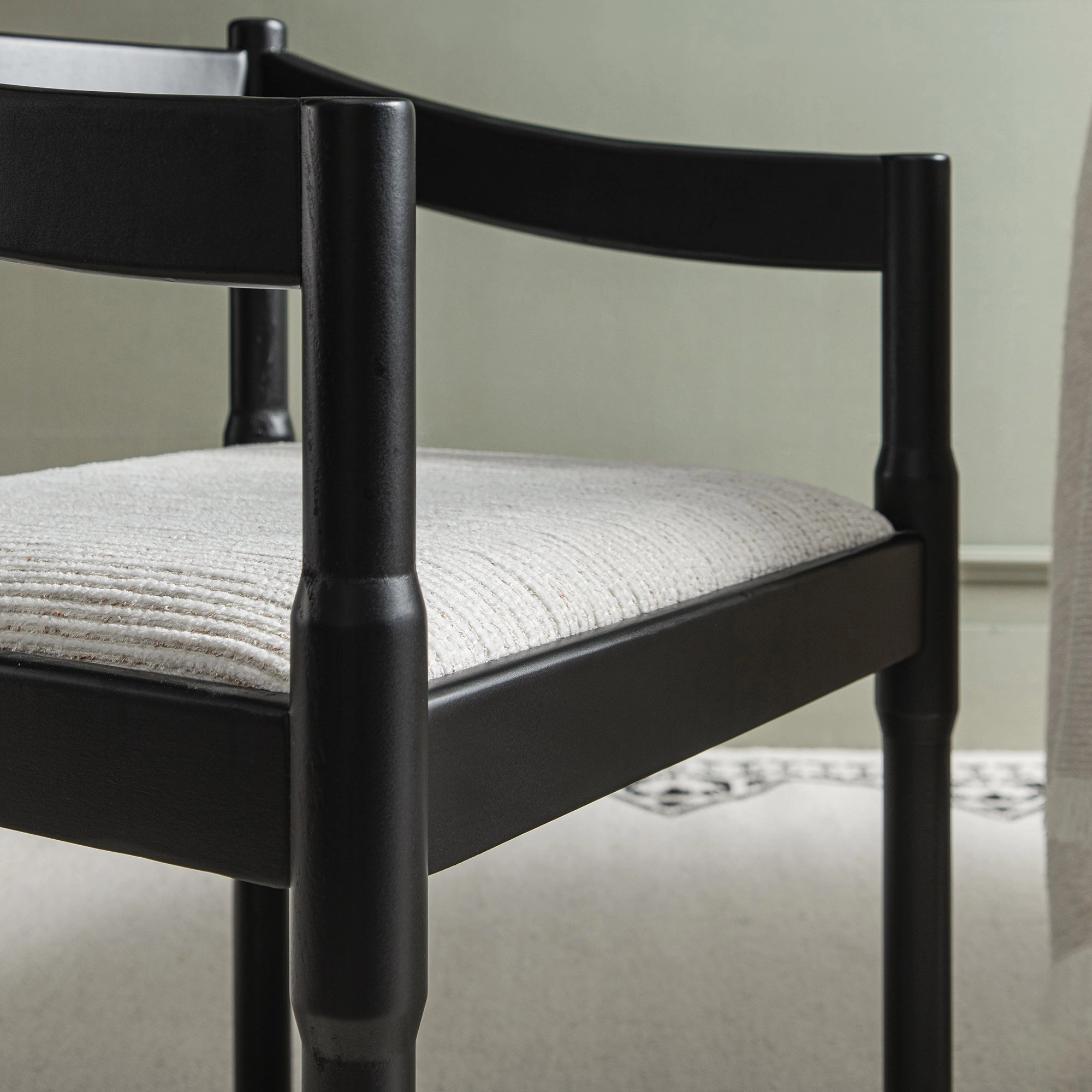 Minley 2-in-1 Carver Chair, Black Matte