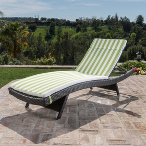 Outdoor Wicker Lounge with Water Resistant Cushion - NH870003 patio umbrella, gazebo
