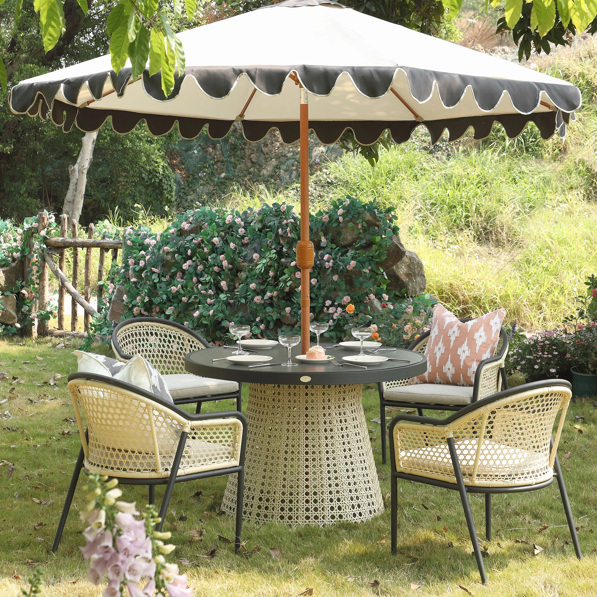 Pienza Outdoor Rattan 4-Seater Round Dining Set, Oatmeal Fabric with Black Frame