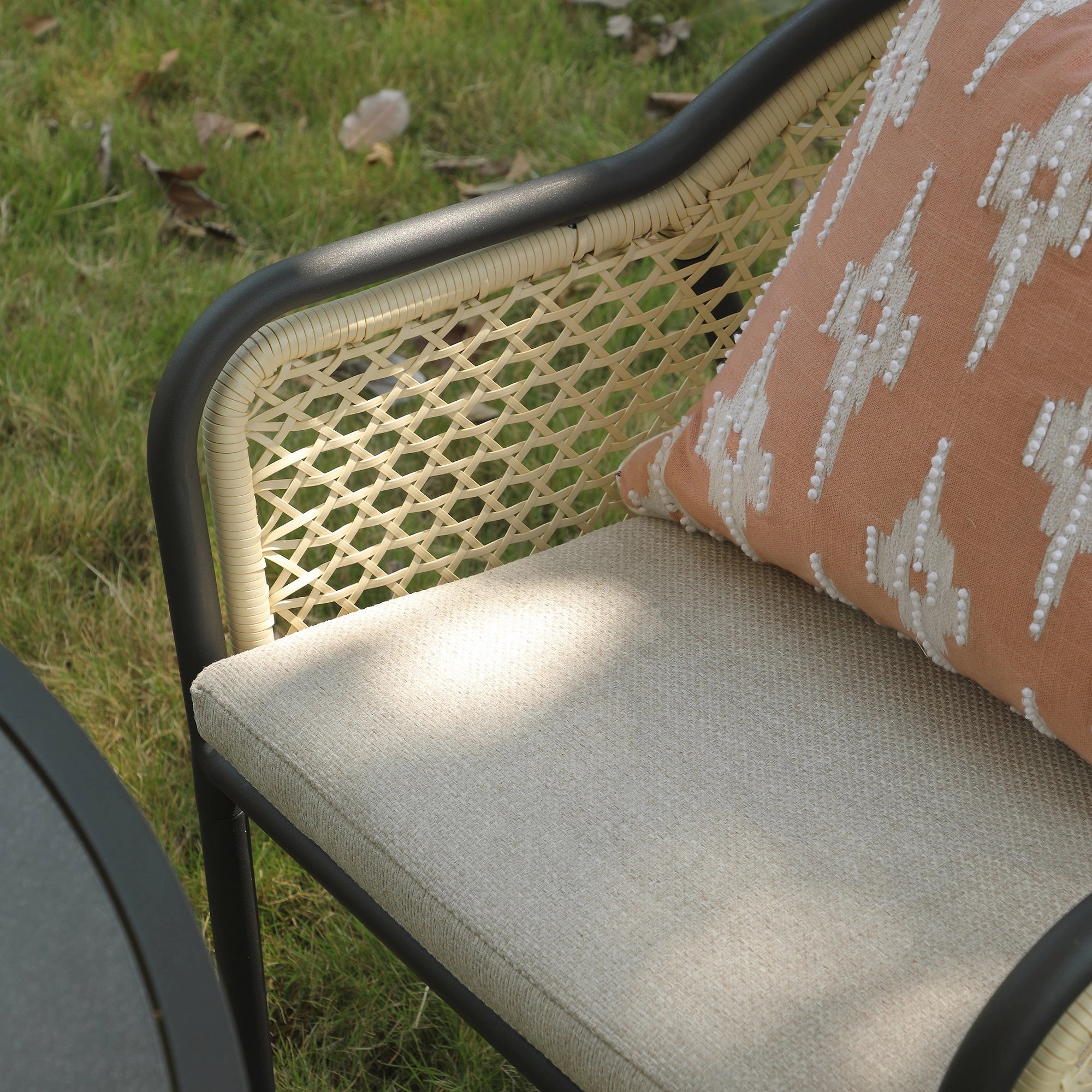Pienza Outdoor Rattan 4-Seater Round Dining Set, Oatmeal Fabric with Black Frame