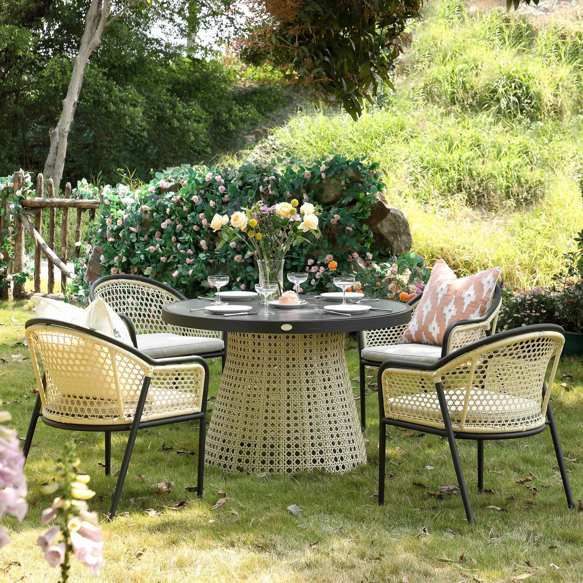 Pienza Outdoor Rattan 4-Seater Round Dining Set, Oatmeal Fabric with Black Frame