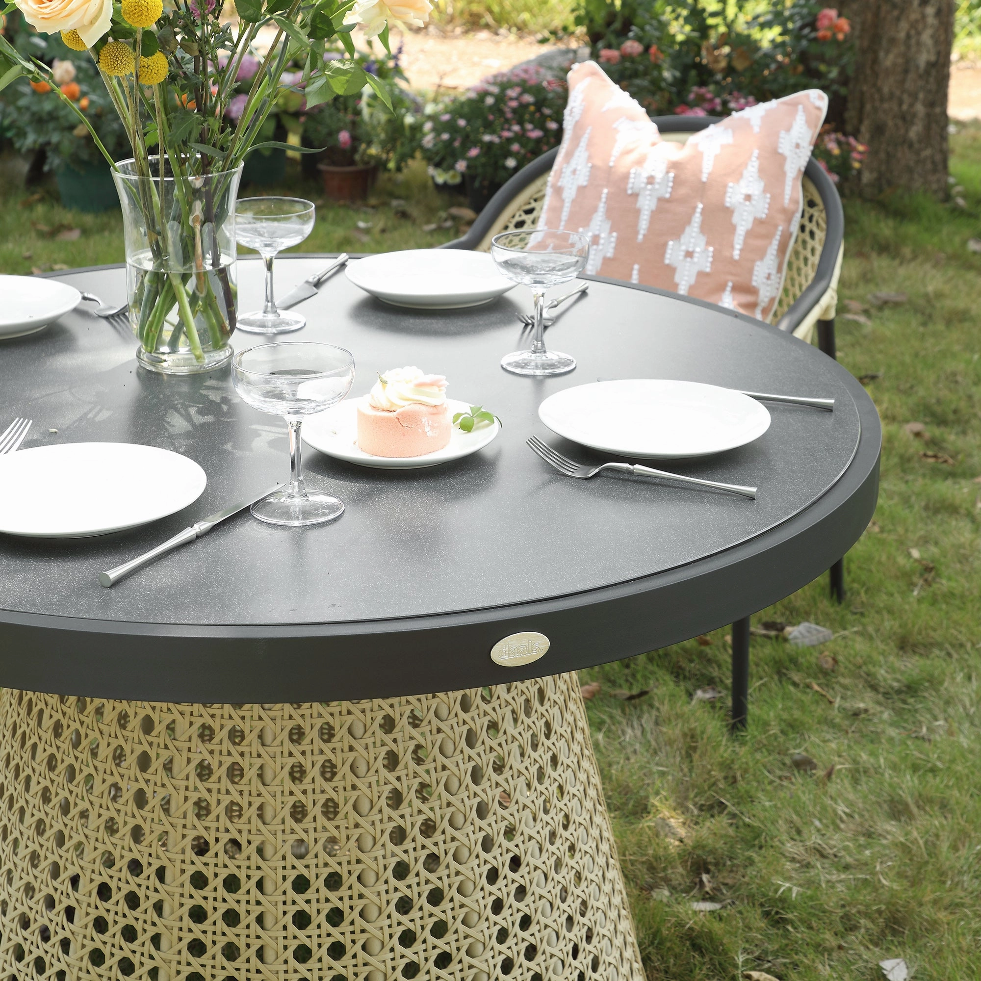 Pienza Outdoor Rattan 4-Seater Round Dining Set, Oatmeal Fabric with Black Frame