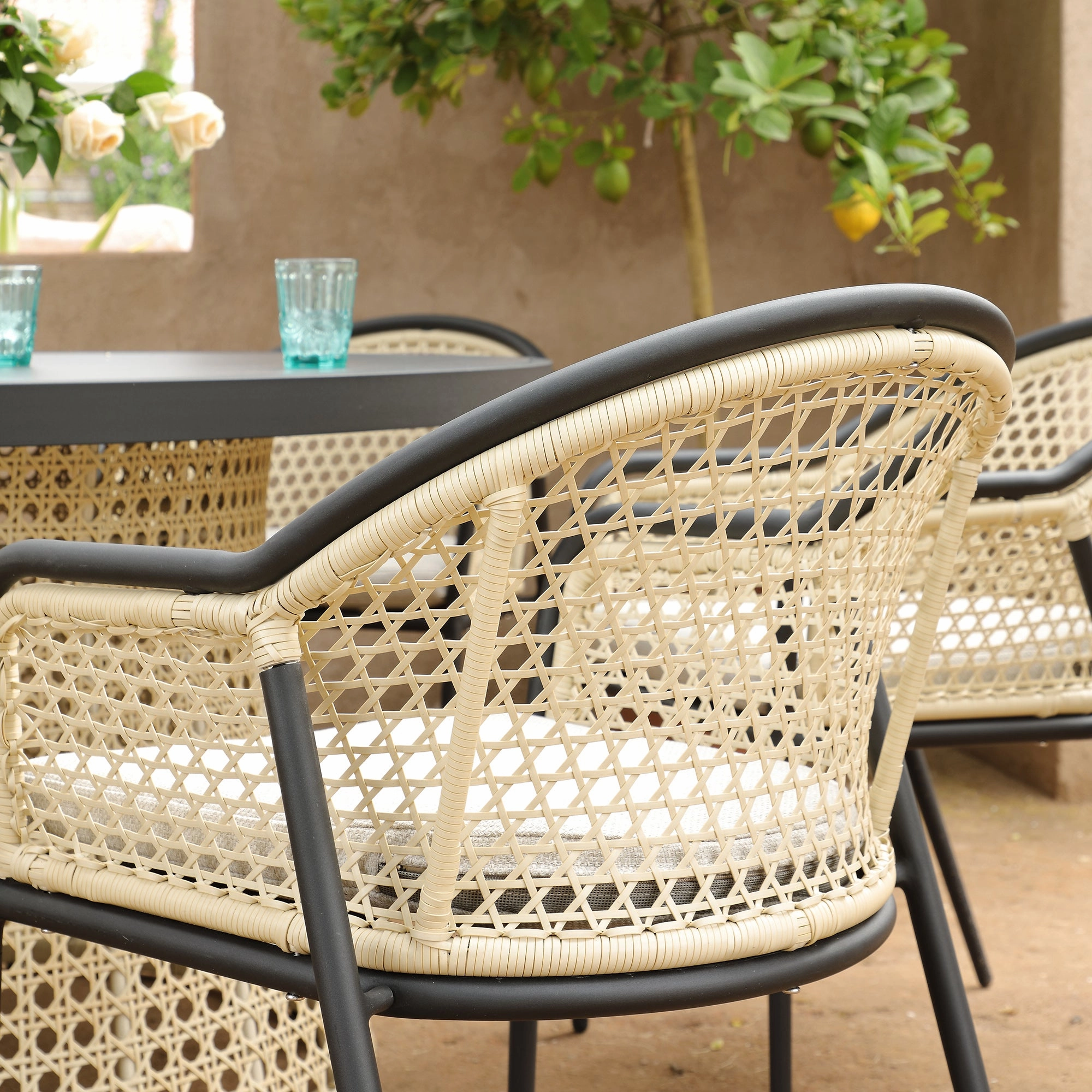 Pienza Outdoor Rattan 6-Seater Round Dining Set, Oatmeal Fabric with Black Frame