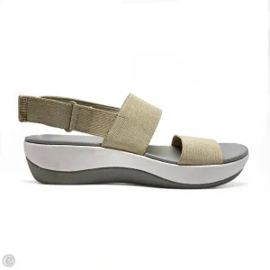 Sandals Flats By Clarks In Grey & Tan, Size: 6