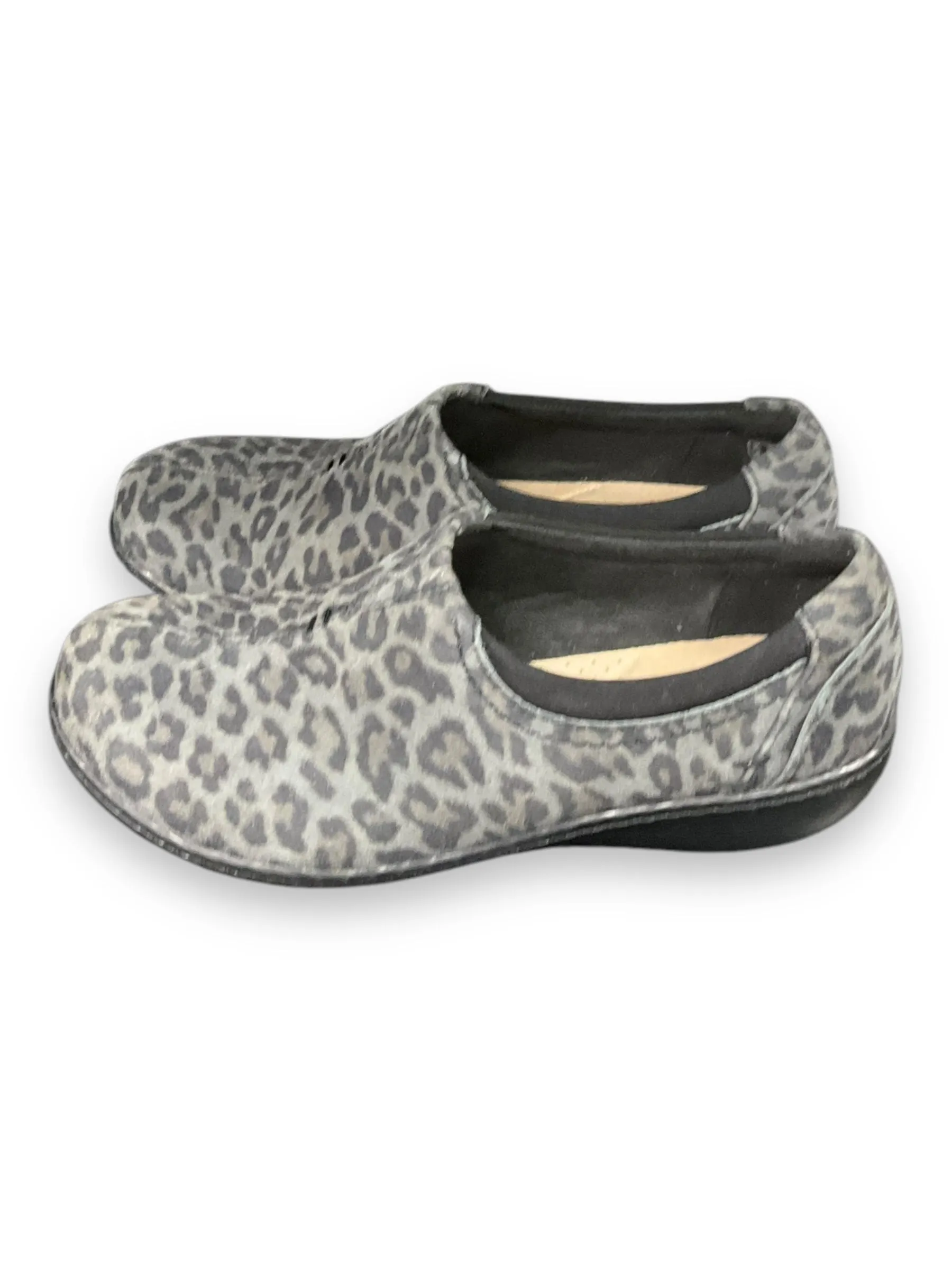 Shoes Flats By Clarks In Animal Print, Size: 7 clarks