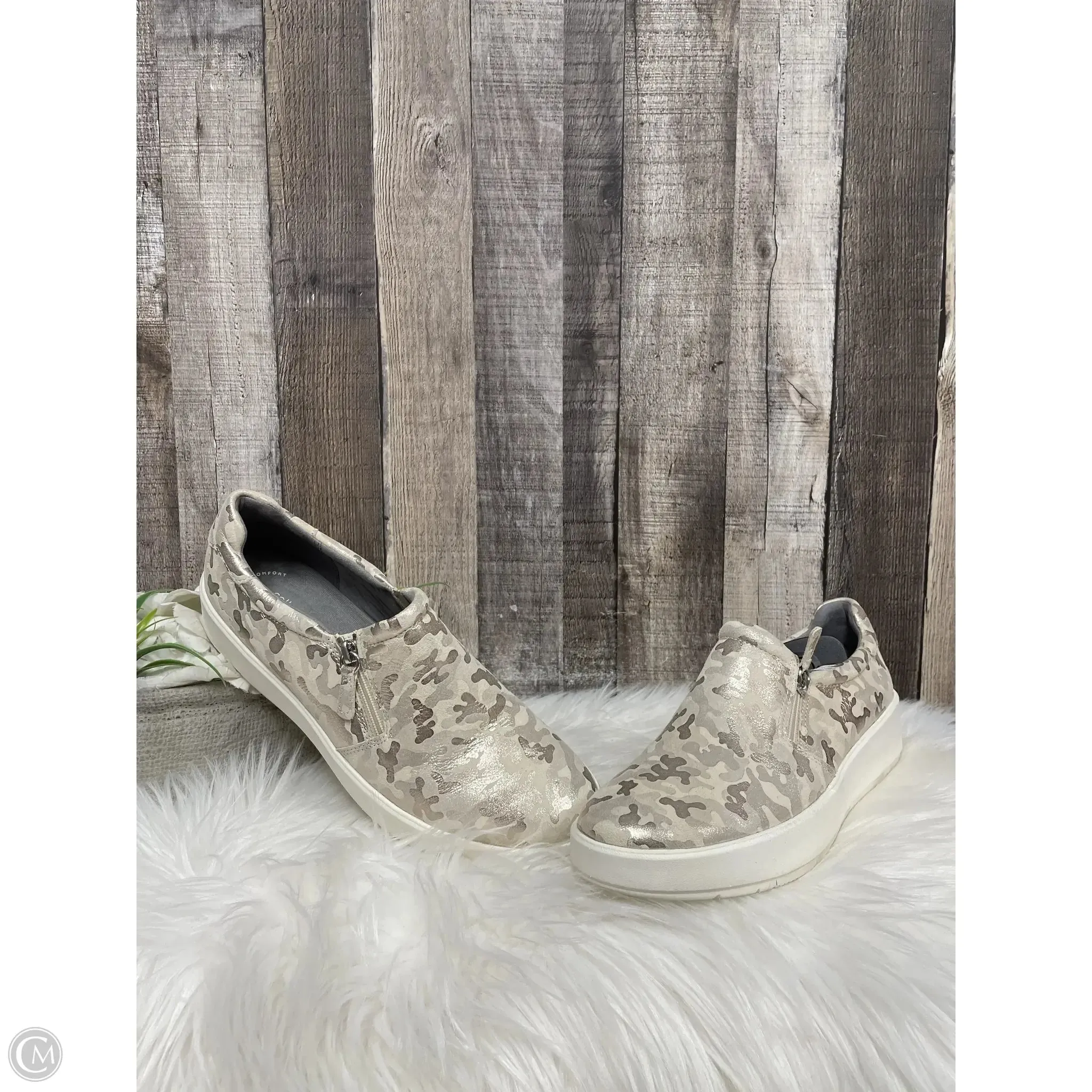 Shoes Flats By Clarks In Tan, Size: 11 clarks