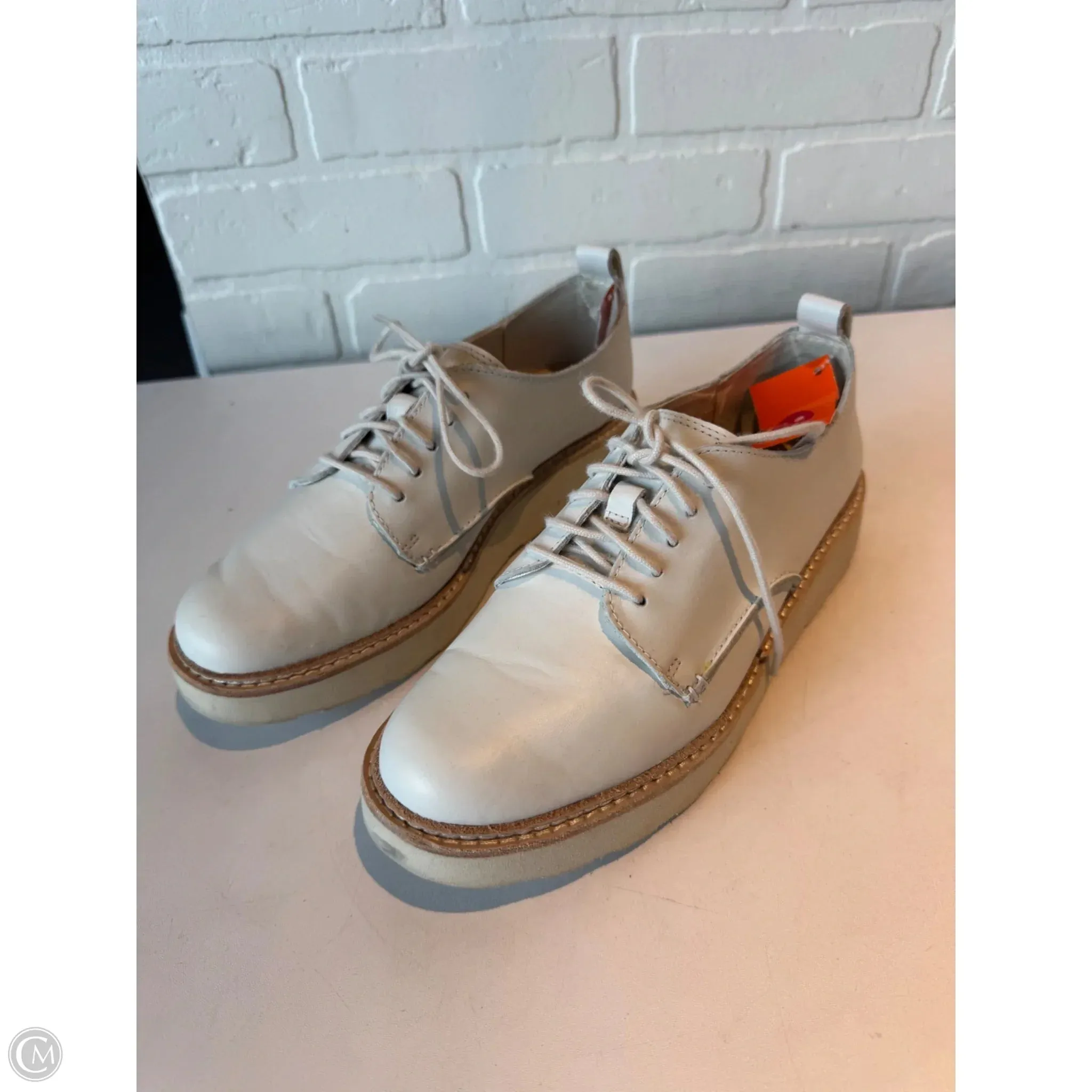 Shoes Sneakers By Clarks In White, Size: 8 clarks