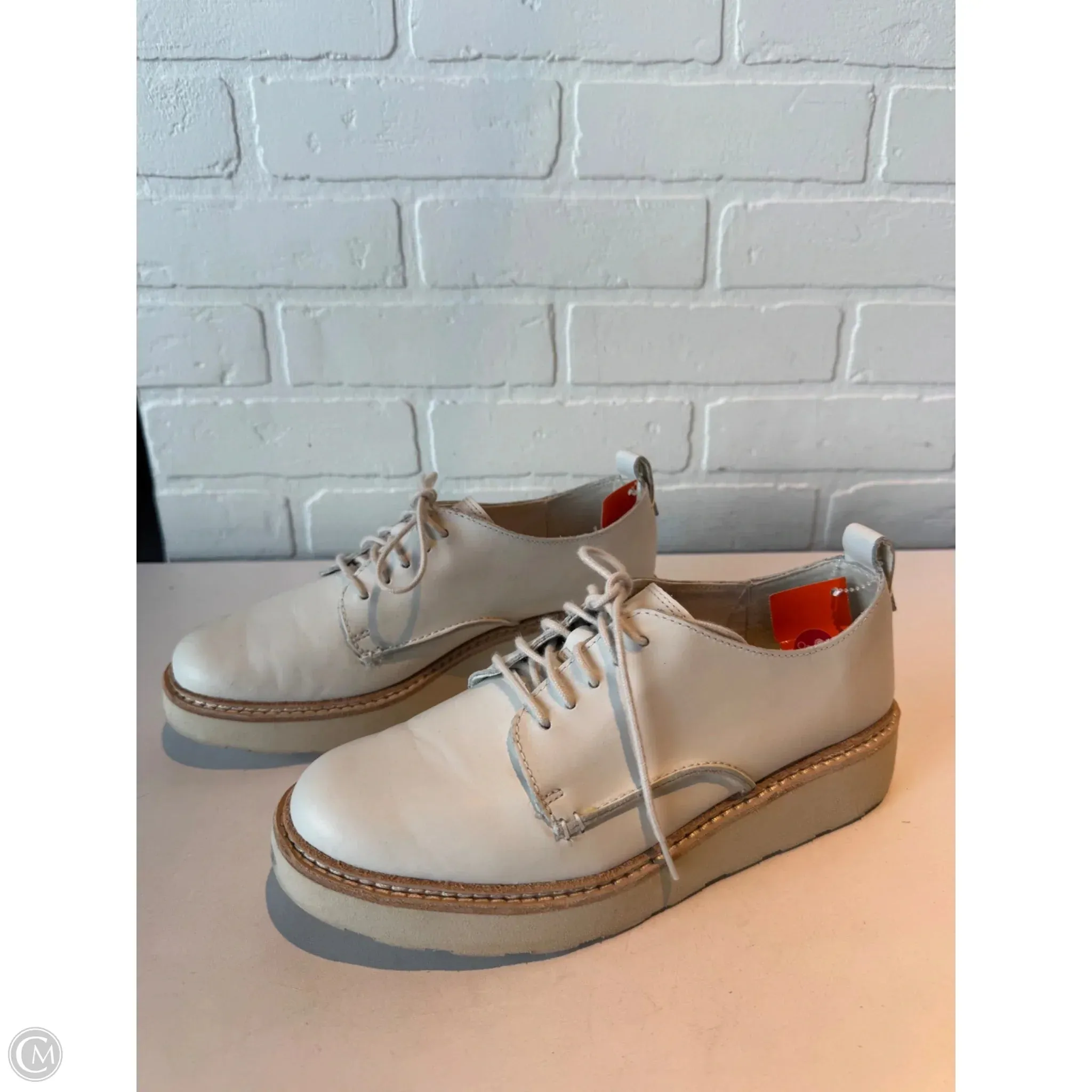 Shoes Sneakers By Clarks In White, Size: 8 clarks