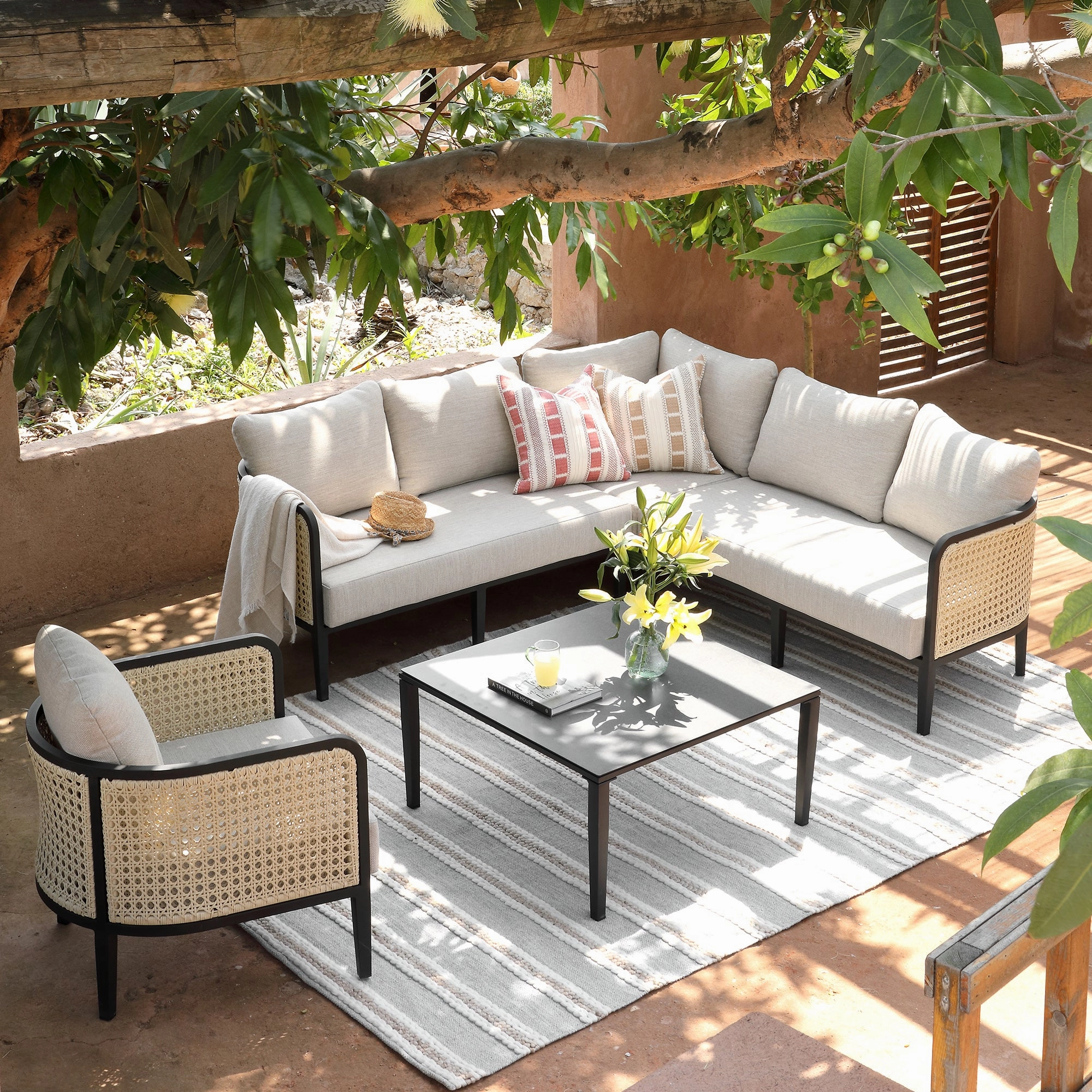 Villa Stripe Indoor Outdoor Handwoven Grey Rug