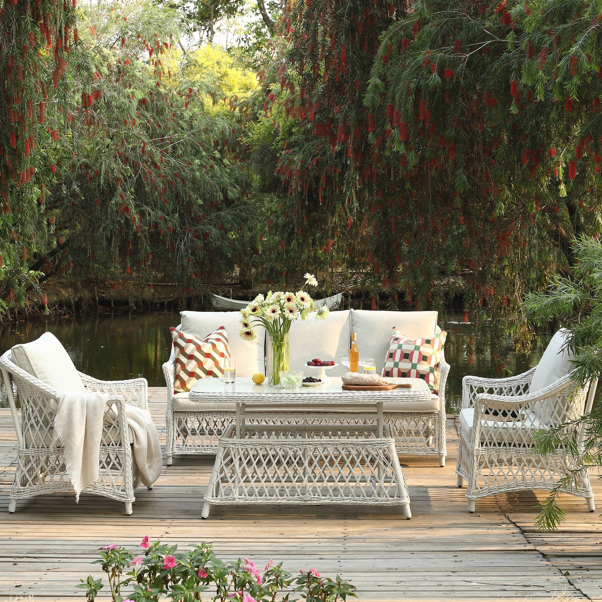 Willowbrook Lattice Weave Rattan 5-Seater Sofa Set with Rising Table, White
